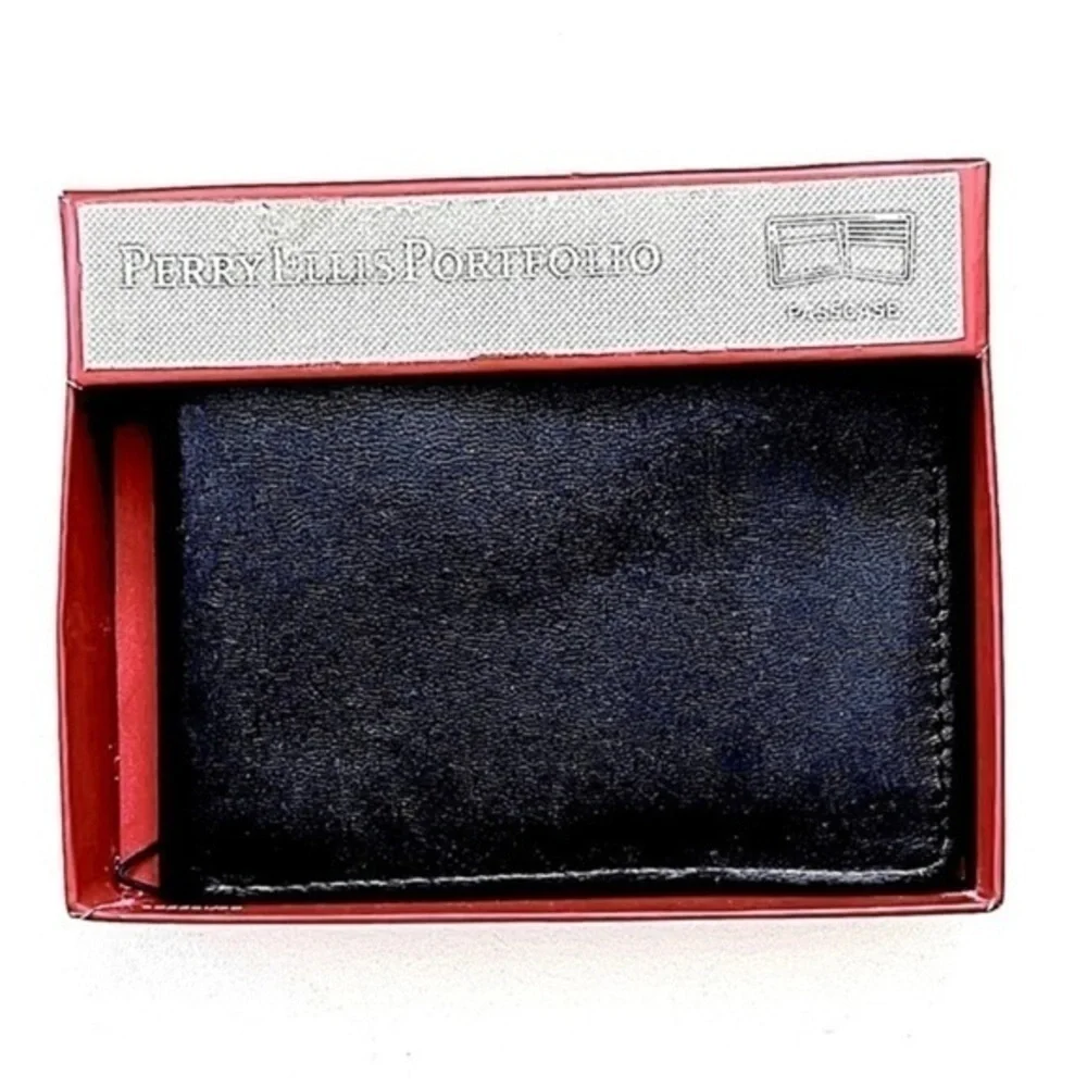 VINTAGE Perry Ellis Portfolio Wallet!